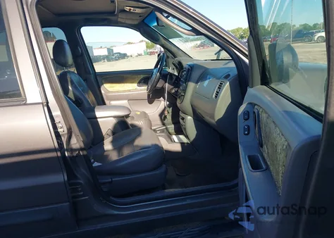 2002 Ford Escape Xlt from USA, damaged, VIN 1FMYU04172KC92145